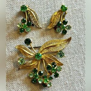 Brooch and earrings Signed AUSTRIA Gold Tone green Flowers Vintage pin